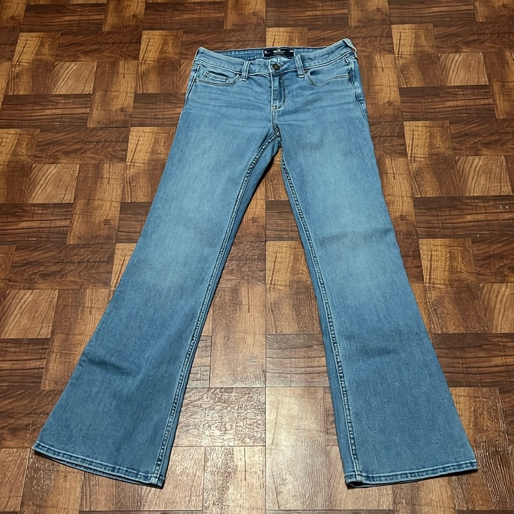 HOLLISTER, Low-RiseMedium Wash Boot Jeans. Size 28R, Pre-owned, good condition.